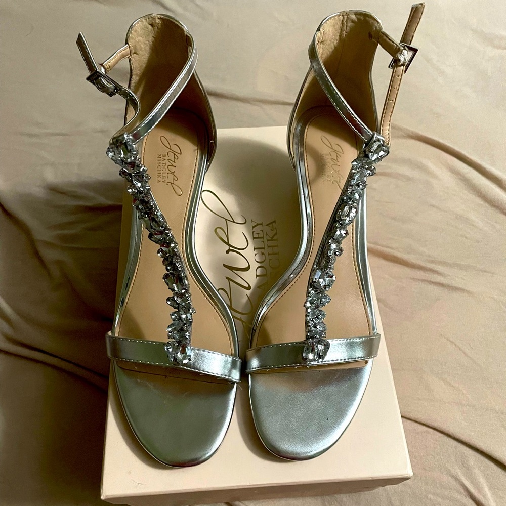 Jewel by Badgley Mischka Rhinestone Wedge shoes 8.5